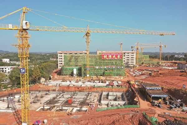 湘潭大學附屬實驗學校項目火熱建設(shè)中。（方陽  攝）(1).jpg
